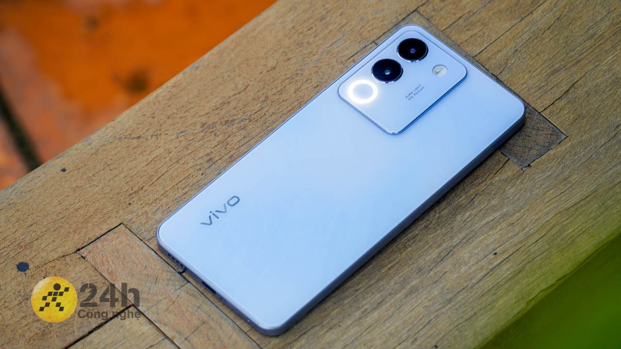 2. vivo V29e đáng mua với 12 GB RAM cơ bản!