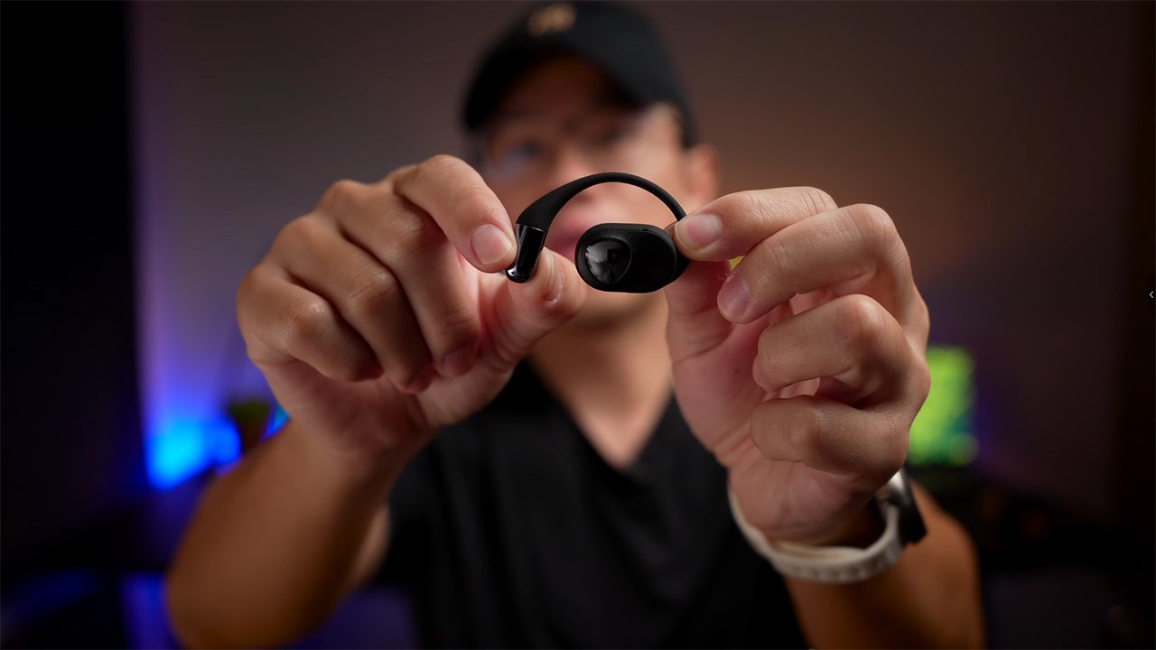 SoundPEATS GoFree 2 được thiết kế theo dạng kẹp. Nguồn: Sean Talks Tech.