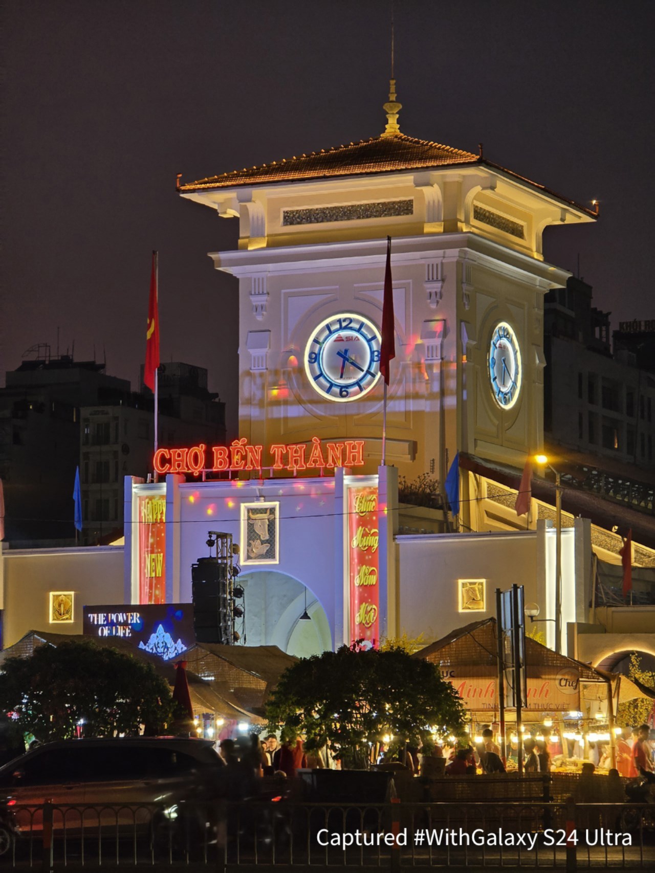 Chợ Bến Thành trông thật lung linh dưới lăng kính của Galaxy S24 Ultra.