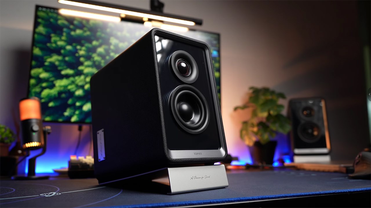 Phần vỏ ngoài của Edifier QR65 được bọc da sang trọng. Nguồn: Sean Talks Tech.