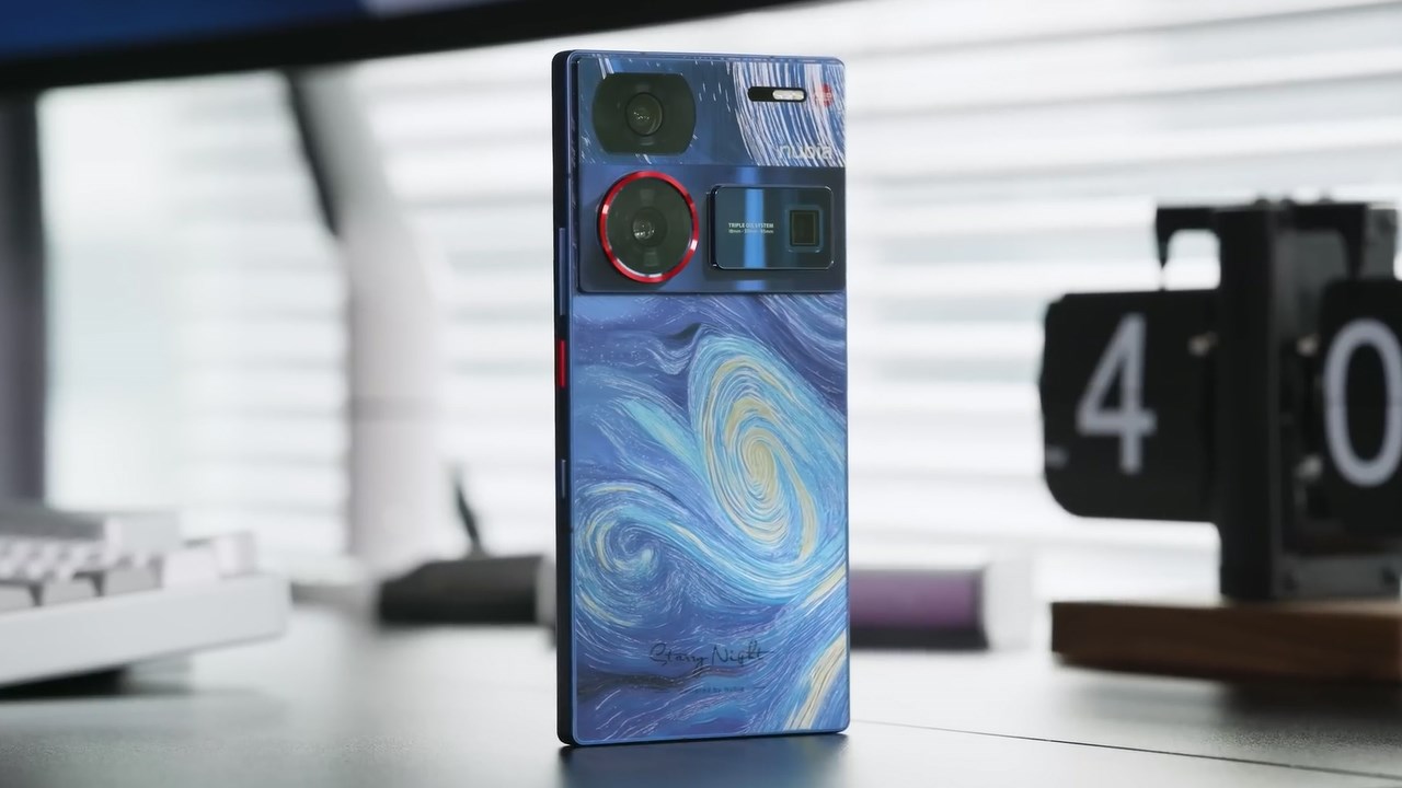 Nubia Z60 Ultra nổi bật với họa tiết được phối màu lấy cảm hứng từ trang của Van Gogh