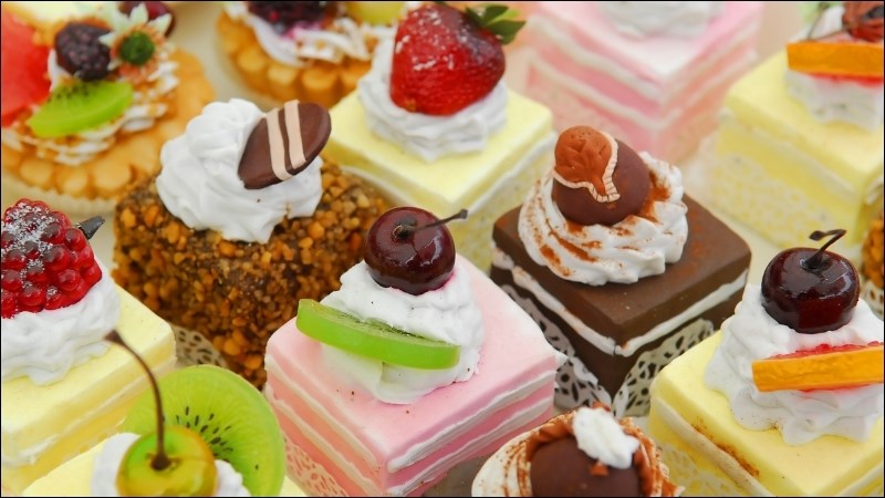 Bánh ngọt và các thực phẩm chứa nhiều đường khác có thể gây tăng sự tích tụ mỡ ở gan