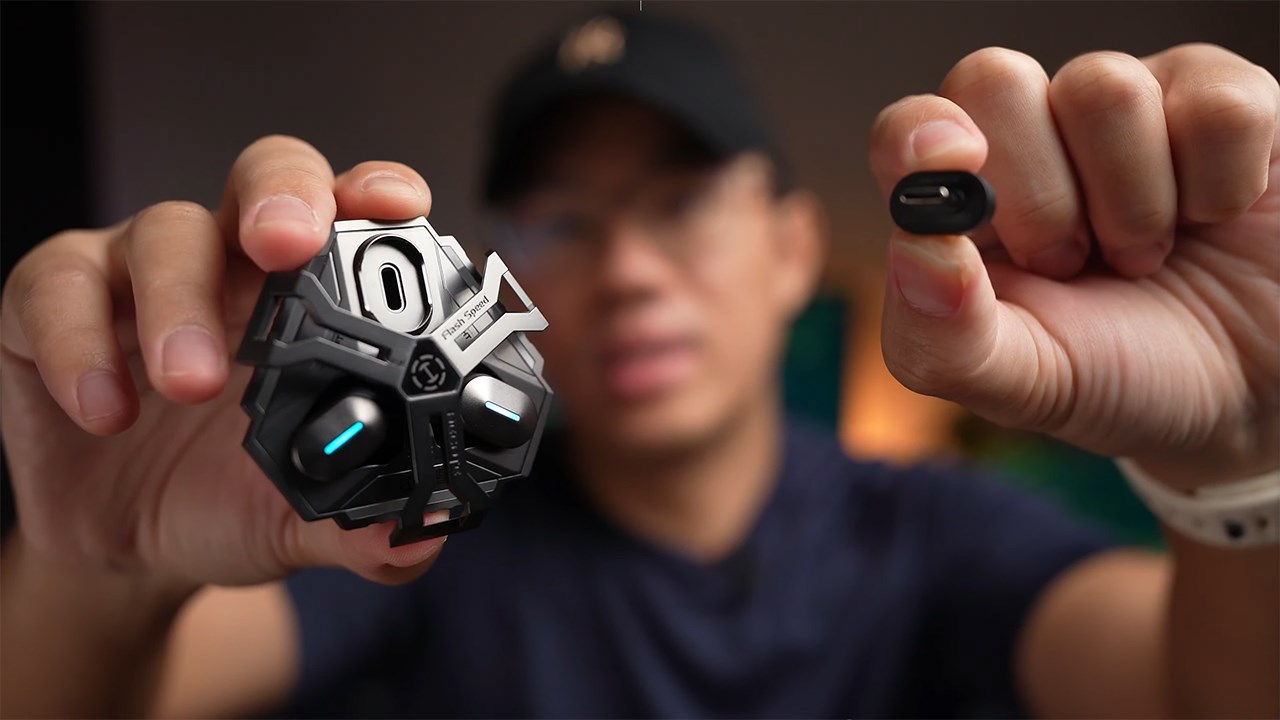 Edifier Hecate GX05 còn đi kèm với Dongle 2.4G bên trong để tăng tính ổn định. Nguồn: Sean Talks Tech.