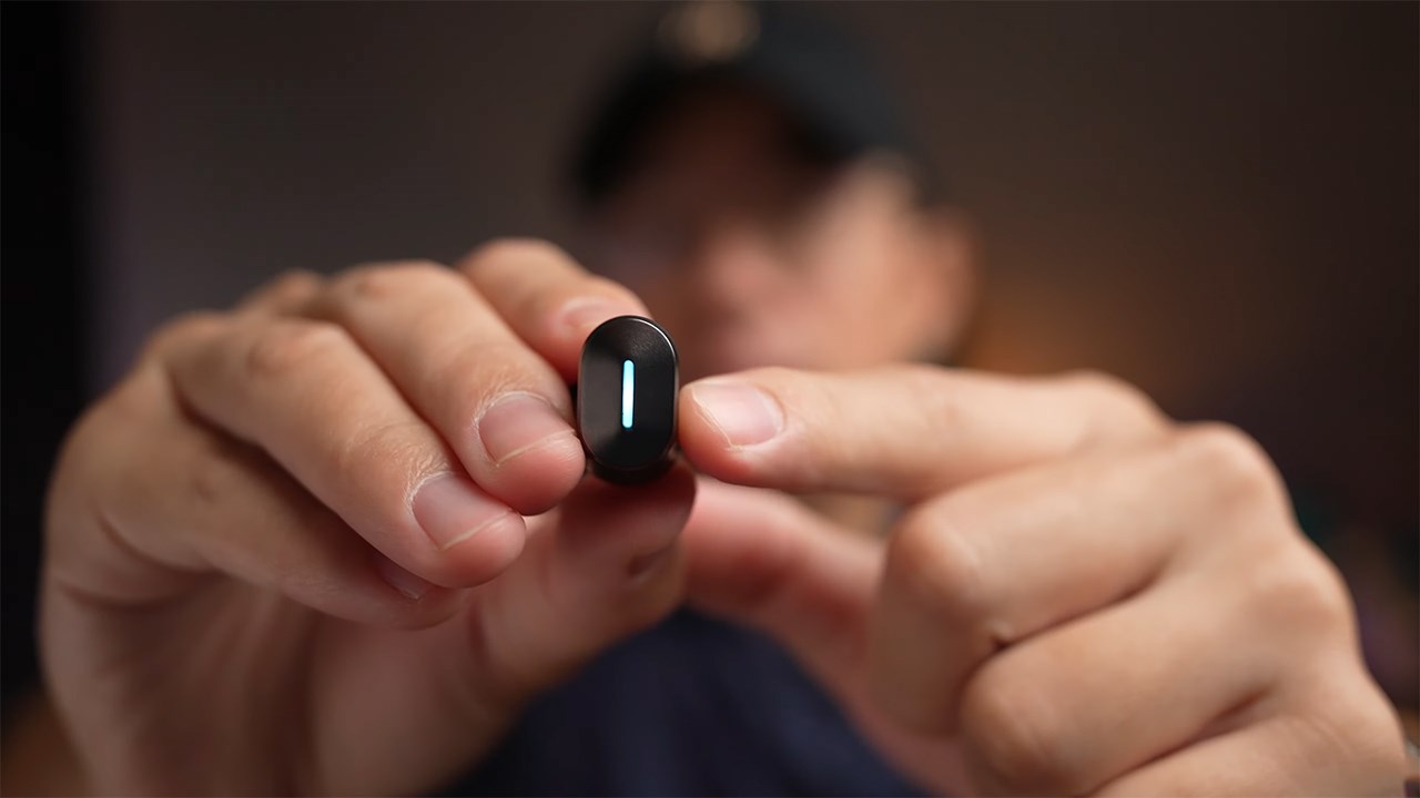 Edifier Hecate GX05 được thiết kế theo dạng in-ear và có lớp ngoài phù Titan sang trọng. Nguồn: Sean Talks Tech.