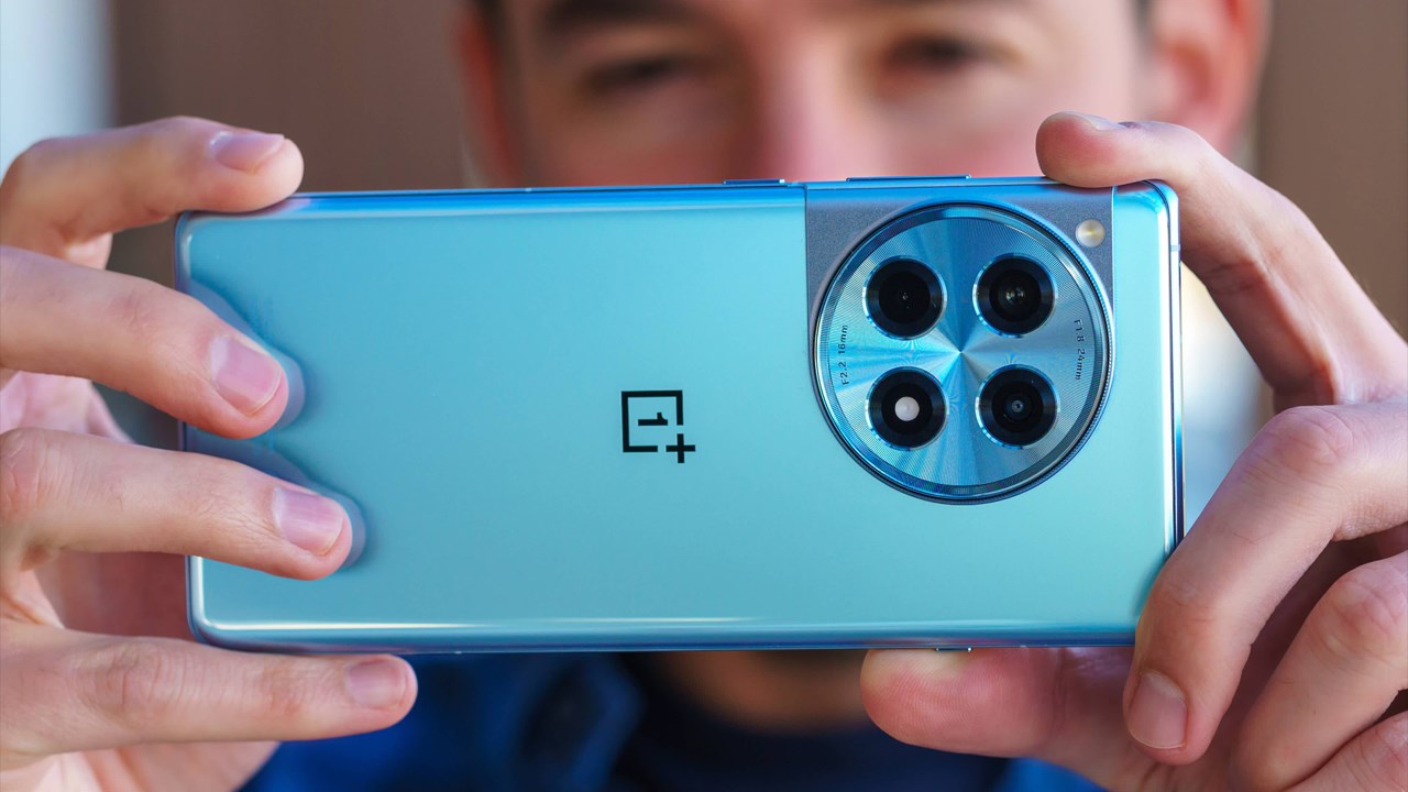 Đánh giá OnePlus 12R: Snapdragon 8 Gen 2 mạnh mẽ, pin cải tiến nhẹ