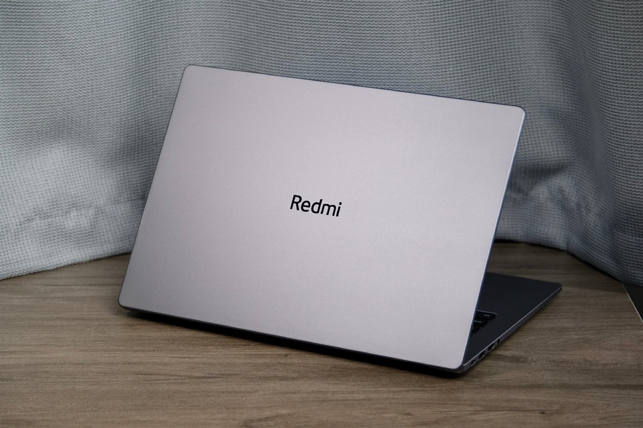 Redmi Book 16 2024 được thiết kế rất sang trọng và tinh tế. Nguồn: Weibo.