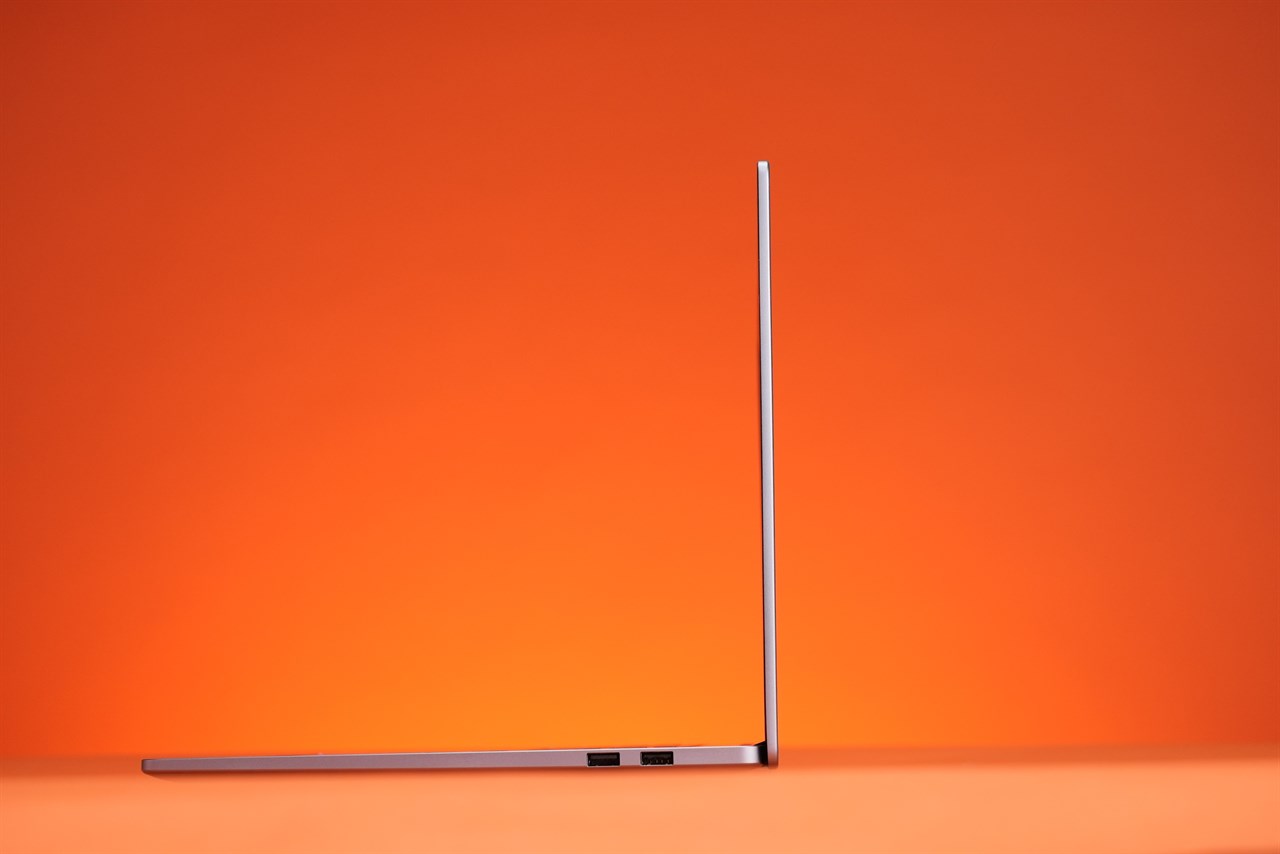 Cạnh phải của Redmi Book 16 2024. Nguồn: Weibo.