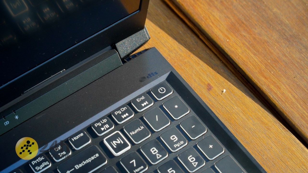 Các bạn cũng có thể bấm vào nút N ở hàng phím số để bật nhanh ứng dụng Nitrosense.