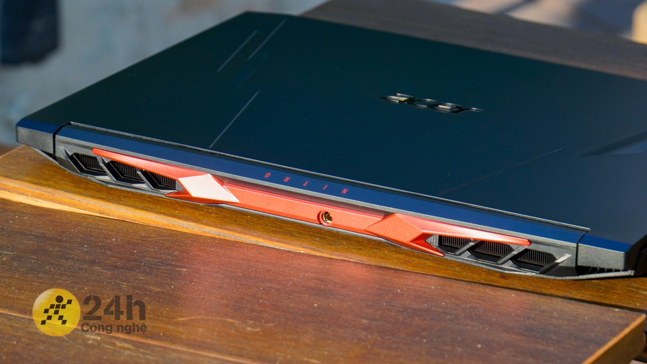 Cạnh sau của Acer Nitro 5 AN515 57 5669.