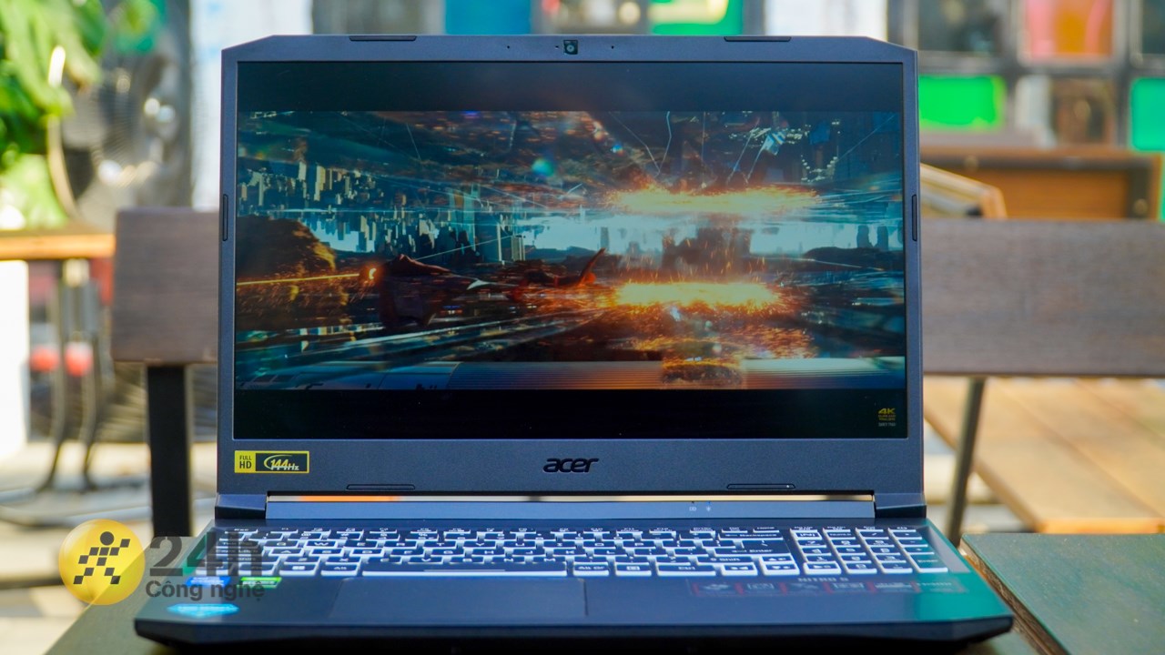 Acer Nitro 5 AN515 57 5669 còn mang lại trải nghiệm sử dụng rất mượt nhờ được trang bị màn hình tần số quét cao.