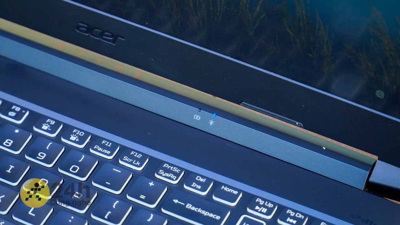 Phần bản lề của Acer Nitro 5 AN515 57 5669 được thiết kế rất chắc chắn.