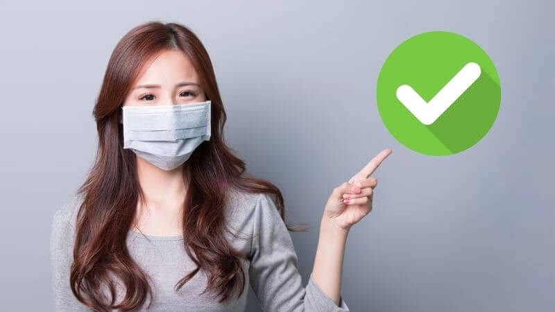 Đeo khẩu trang ở nơi đông người giúp hạn chế lây nhiễm các bệnh về đường hô hấp