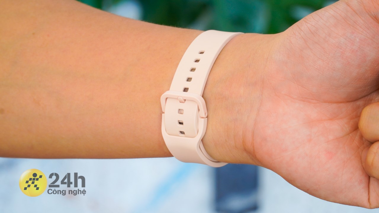 Phần dây đeo của Galaxy Fit3 cho cảm giác đeo êm ái.