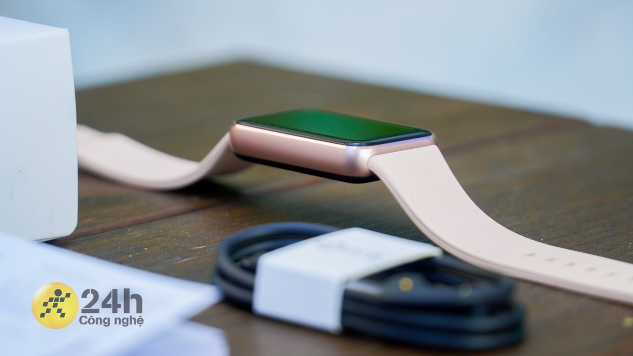 Galaxy Fit3 được trang bị bộ khung bo cong nhôm nhá bo cong mềm mại.