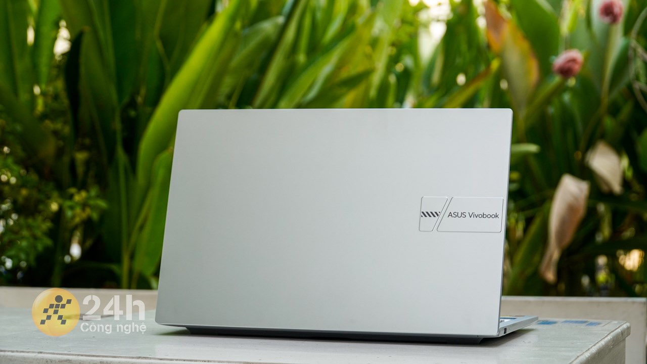 ASUS Vivobook 15 X1504ZA có giá từ 12.29 triệu đồng, một con số tương đối dễ tiếp cận