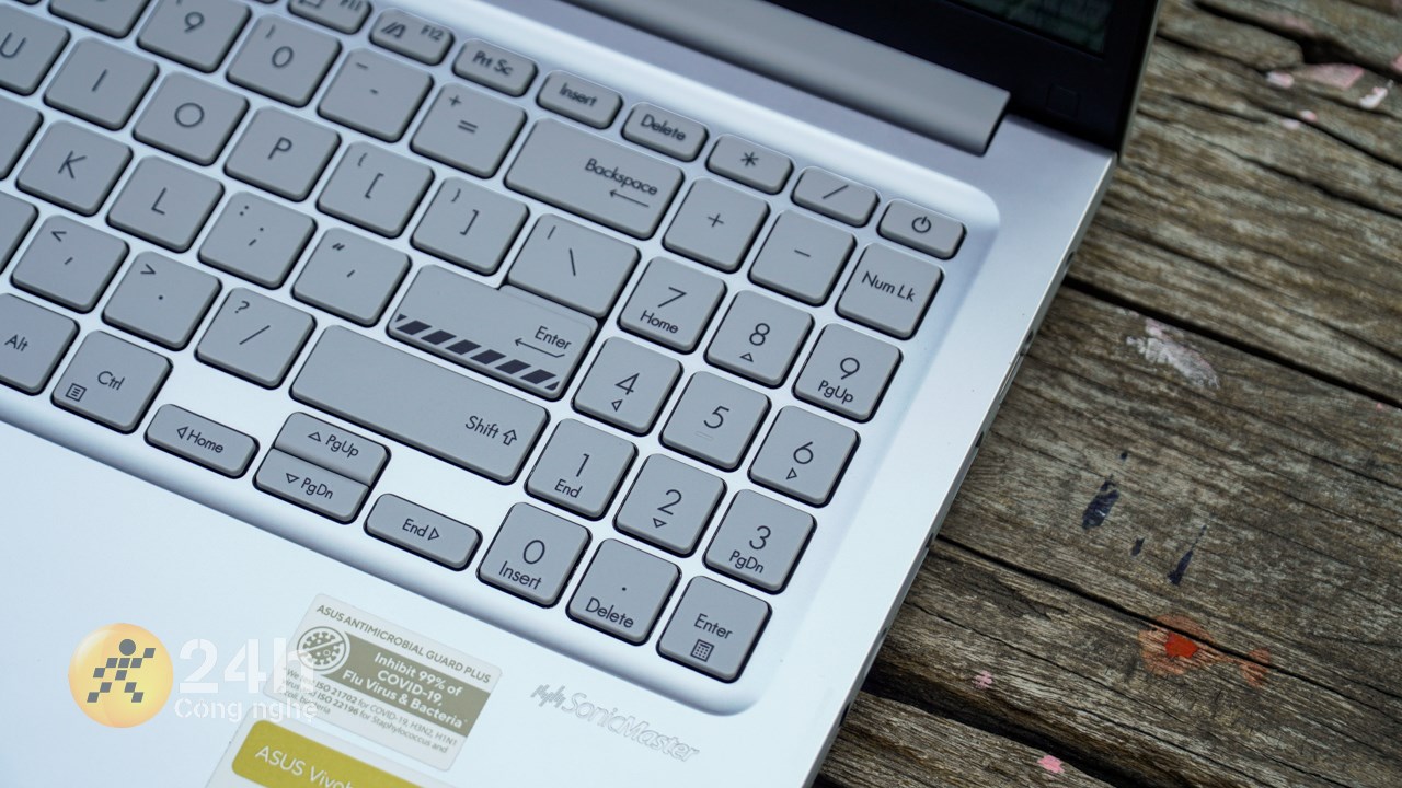 Bàn phím của ASUS Vivobook 15 X1504ZA cho trải nghiệm gõ thoải mái.