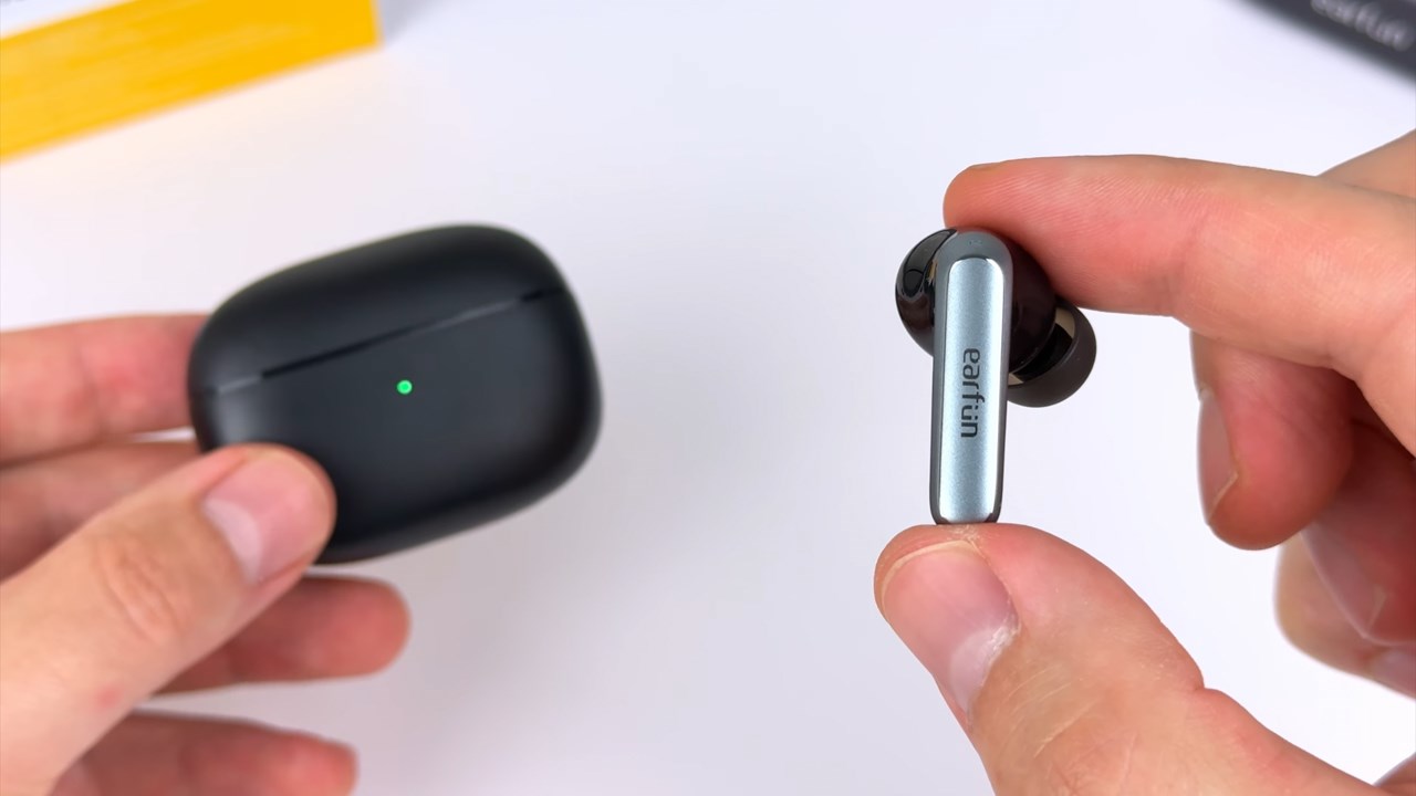 EarFun Air 2 là mẫu tai nghe đáng mua trong phân khúc giá từ 1 - 2 triệu đồng. Nguồn: Picky Audio. EarFun Air 2 là mẫu tai nghe đáng mua trong phân khúc giá từ 1 - 2 triệu đồng. Nguồn: Picky Audio.