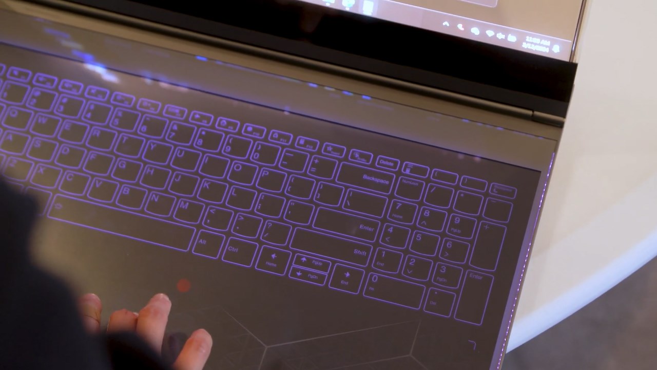 Lenovo Project Crystal sử dụng hệ thống bàn phím dạng ảo cực độc đáo. 