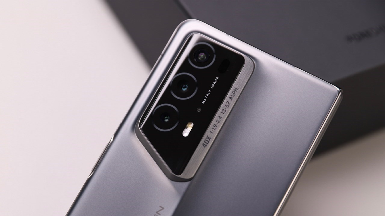 Thiết kế cụm camera sau của Honor Magic V2 RSR Thiết kế cụm camera sau của Honor Magic V2 RSR