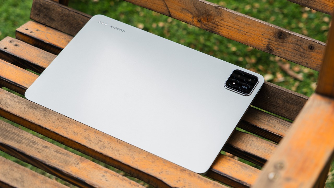 Mặt lưng Xiaomi Pad 6S Pro được thiết kế phẳng và bề mặt được làm dạng nhám mịn. Nguồn: Weibo.