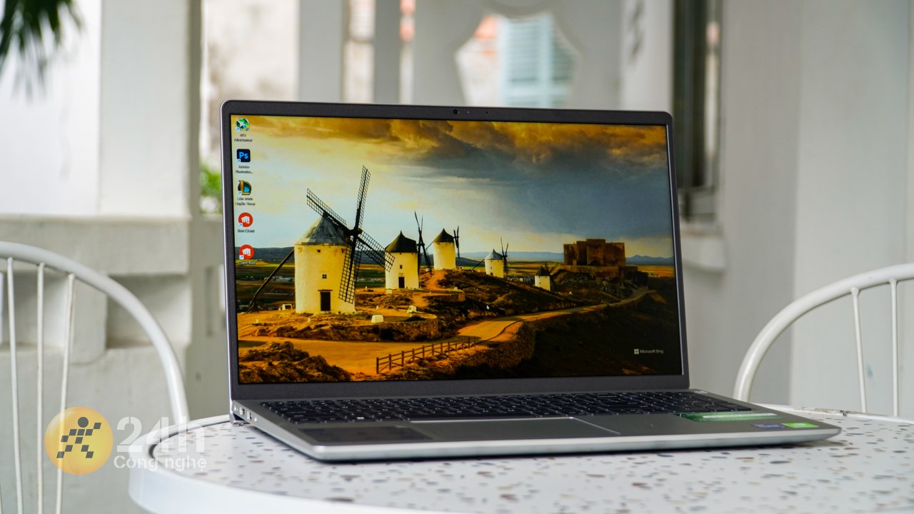 Màn hình 15.6 inch rộng rãi