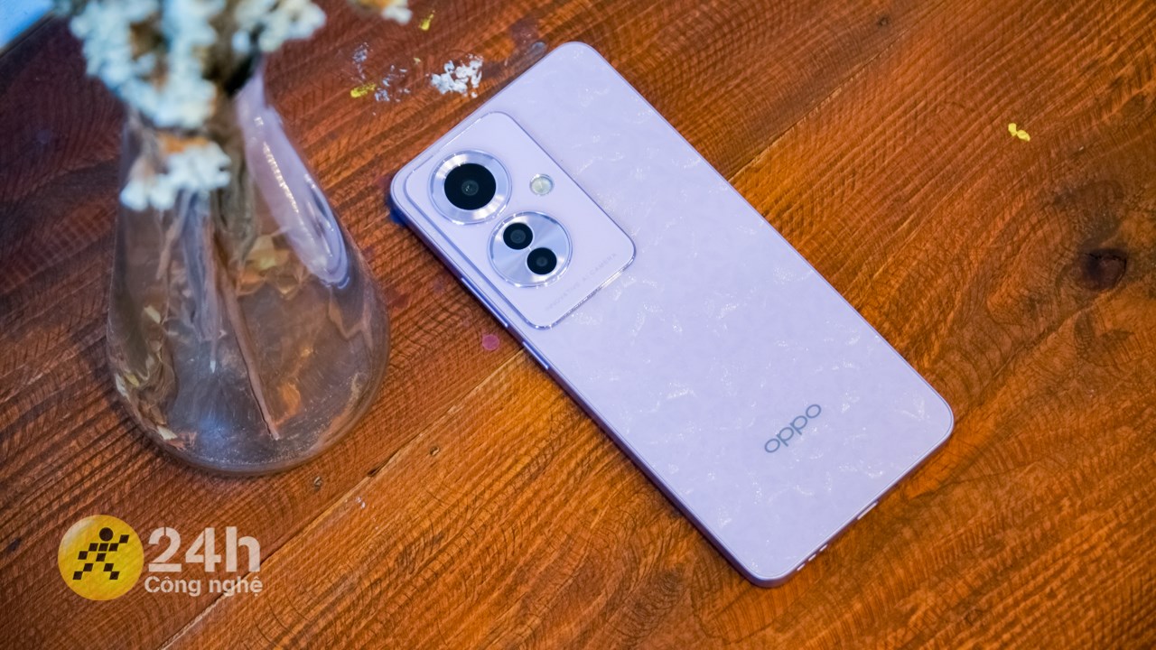 OPPO Reno11 F 5G bản màu Tím rất dễ thương.