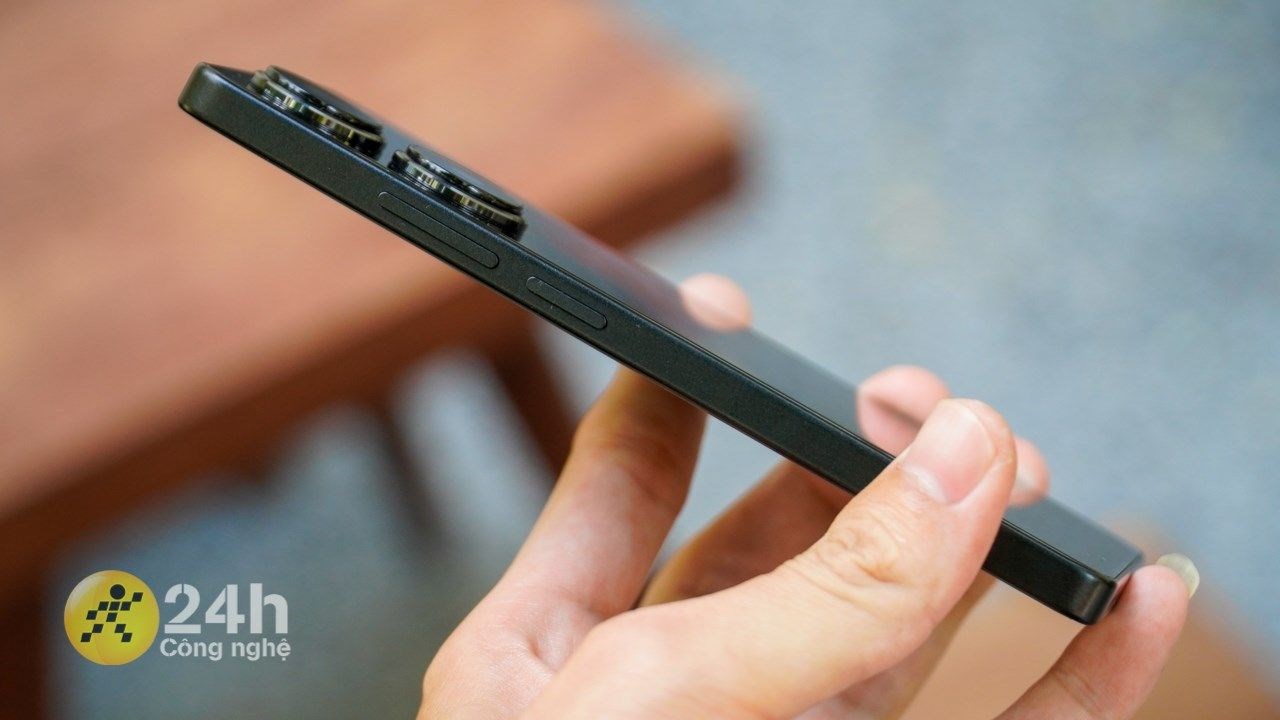 Kích thước viền mỏng 7.98 dưới cụm camera chính 200 MP trên Redmi Note 13 Pro Kích thước viền mỏng 7.98 dưới cụm camera chính 200 MP trên Redmi Note 13 Pro