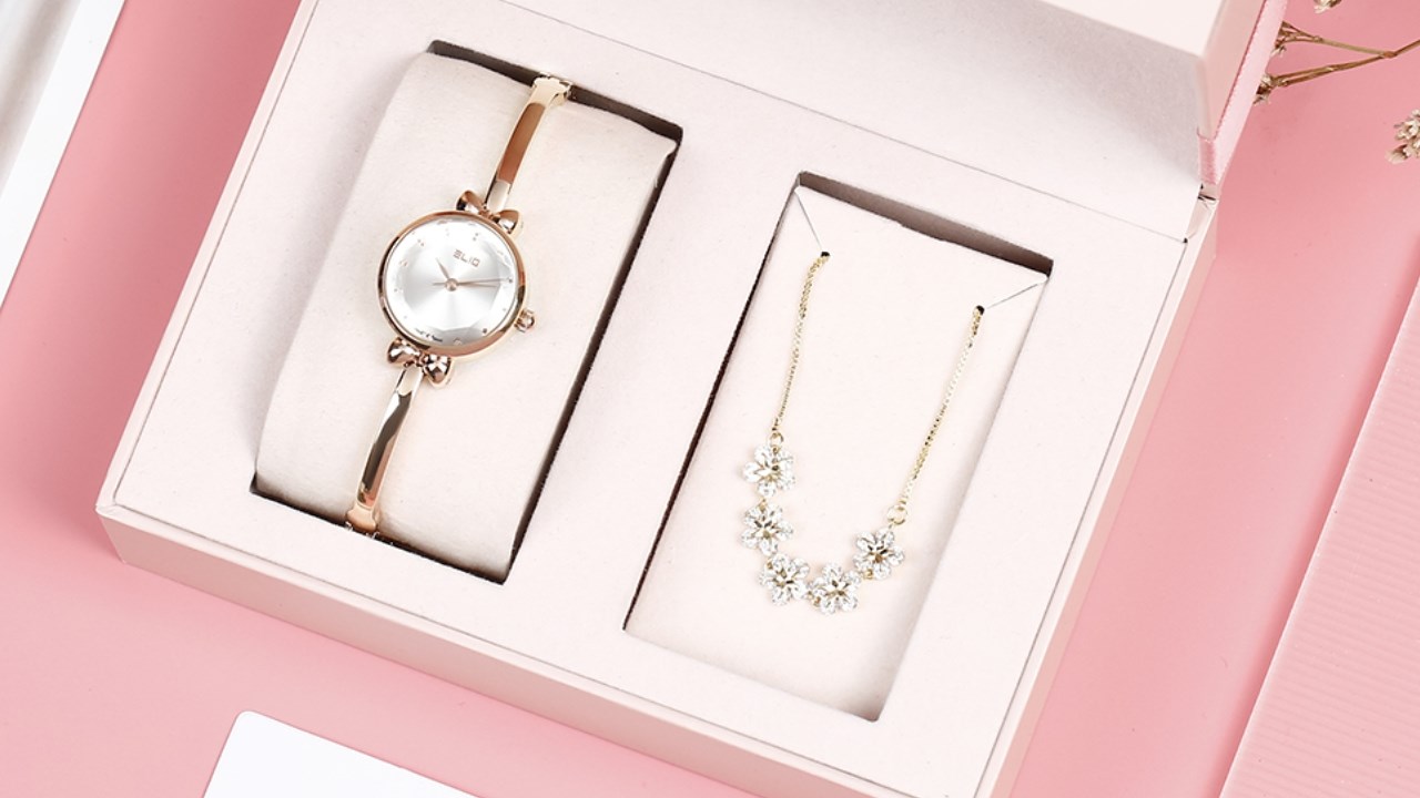 Tặng quà gì ngày 8/3 - Tặng theo set quà