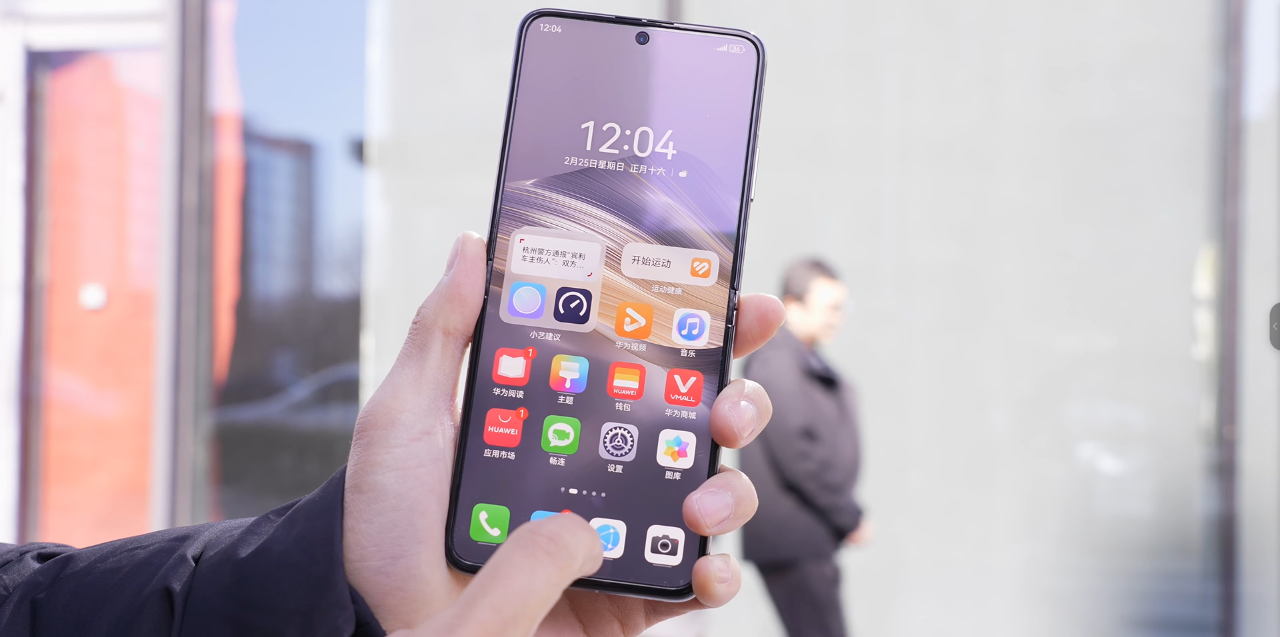 Rất có thể Huawei Pocket 3 vẫn sẽ được trang bị con chip Kirin 9000s tương tự thế hệ trước (ảnh minh họa: Huawei Pocket 2). Nguồn: 李大锤同学