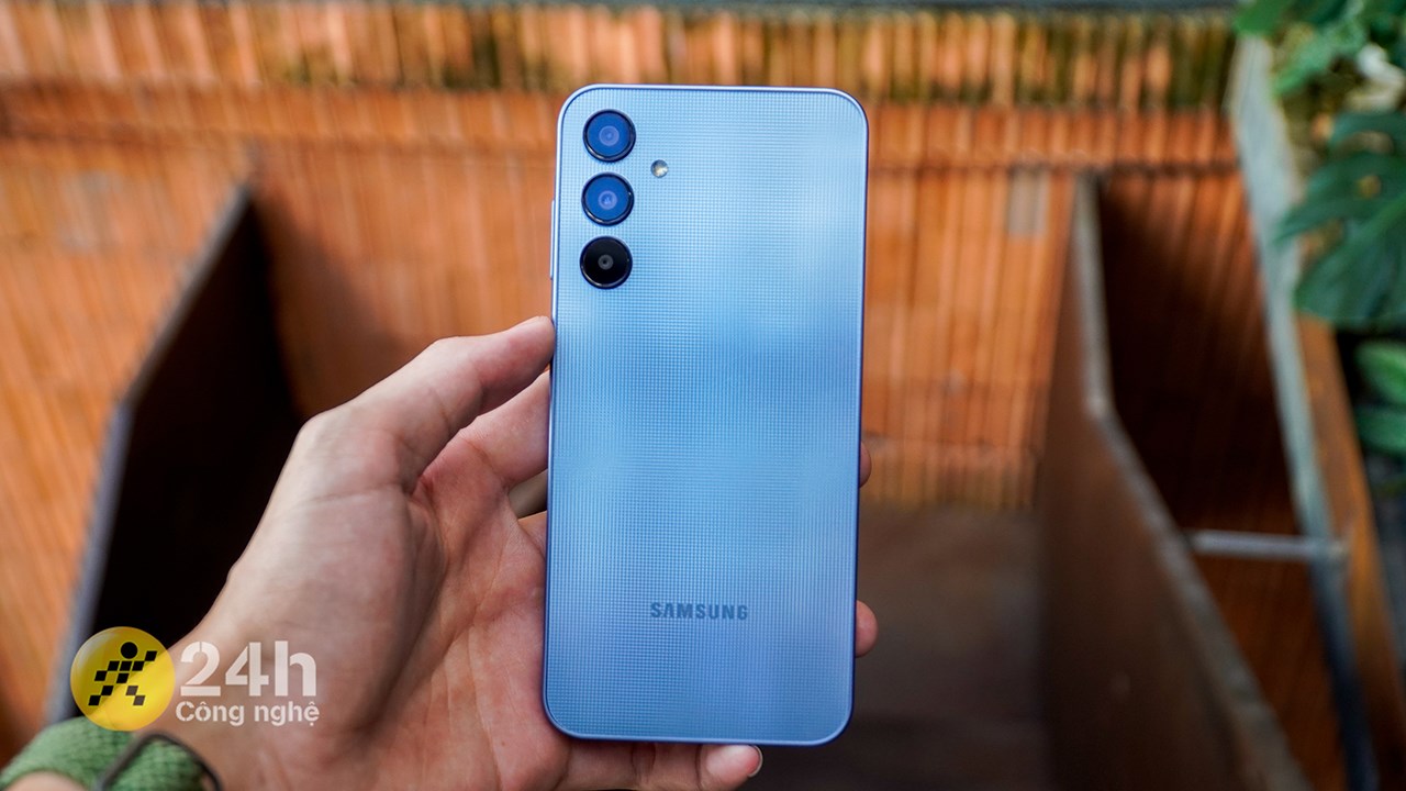 Chớ bỏ qua Galaxy A giá tầm trung, cấu hình mạnh cuối tuần ưu đãi