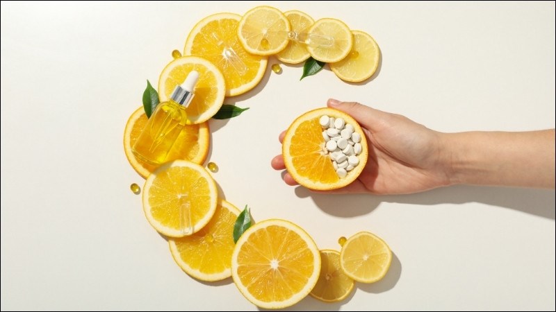 Vitamin C ức chế tyrosinase giúp làn da sáng màu hơn