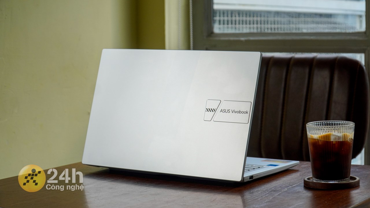 ASUS Vivobook X1404ZA có phong cách thiết kế quen thuộc đặc trưng của dòng Vivobook.