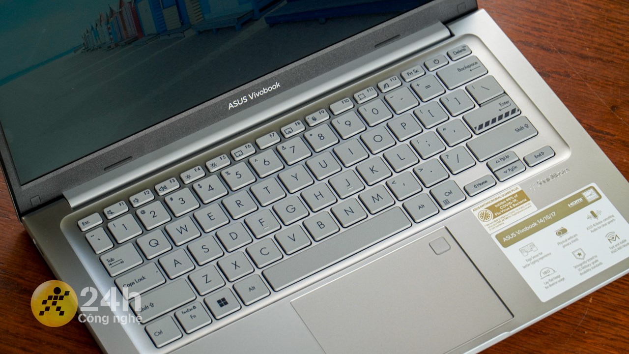 ASUS Vivobook X1404ZA được trang bị bàn phím 86% gọn gàng.