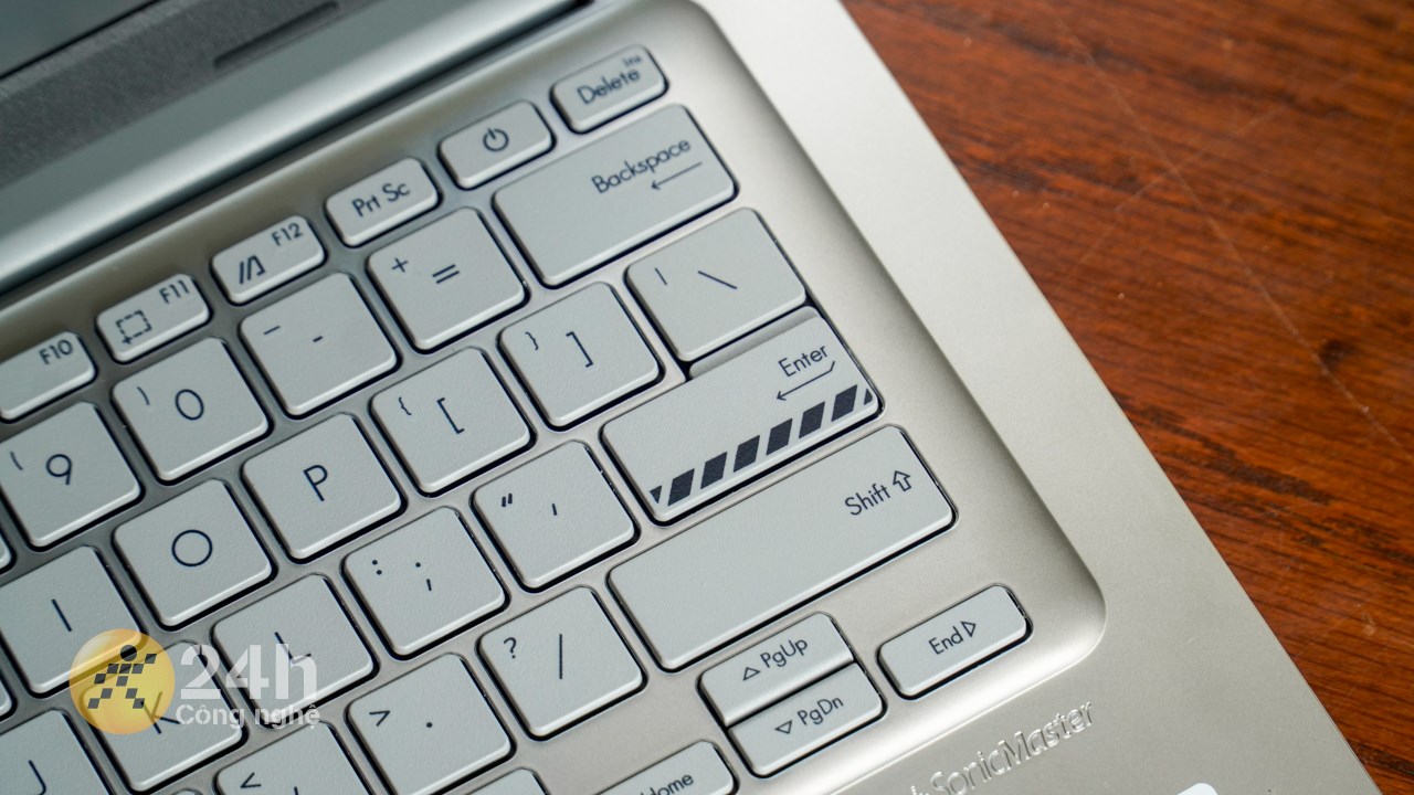 Bàn phím của ASUS Vivobook X1404ZA cho trải nghiệm gõ thoải mái.