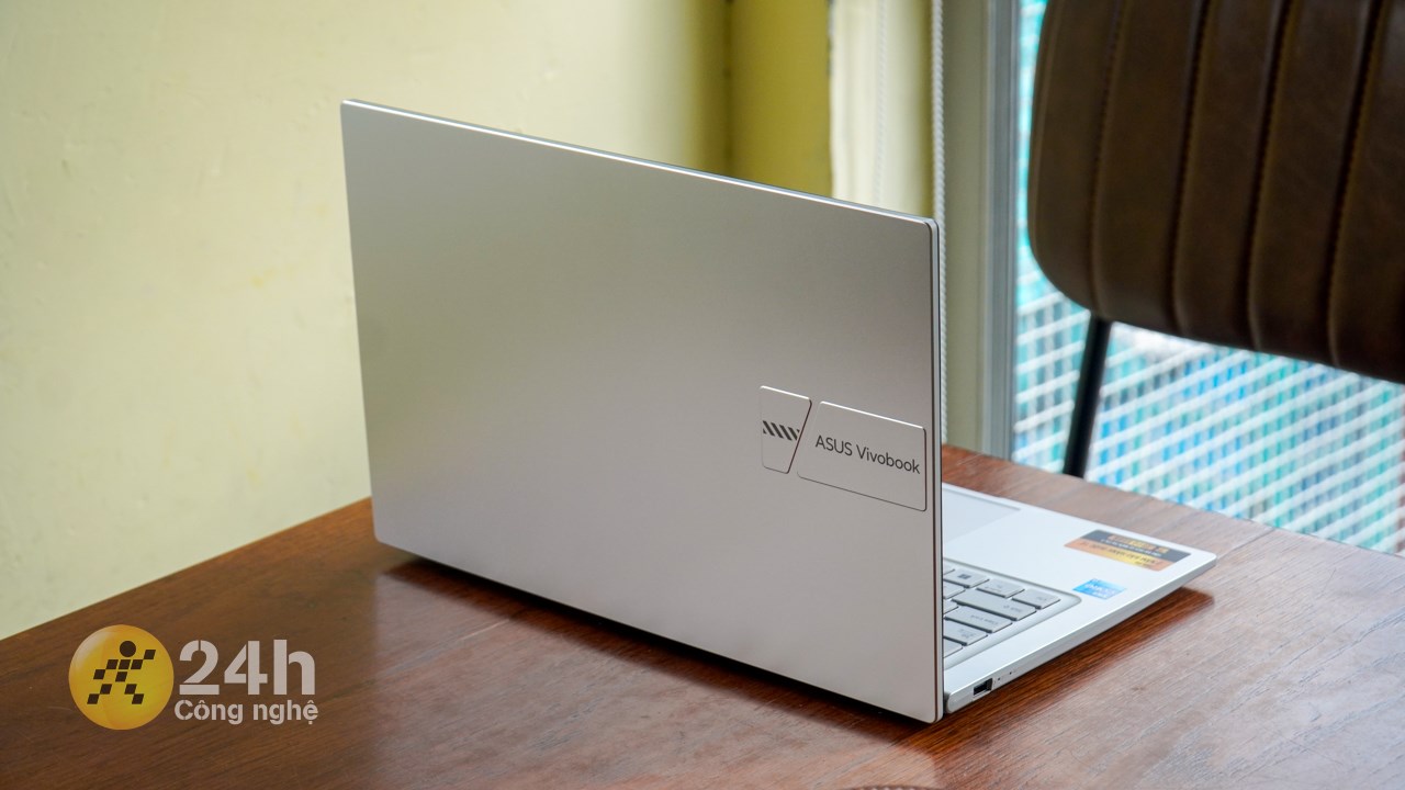 ASUS Vivobook X1404ZA có giá từ 11.99 triệu đồng, một con số tương đối dễ tiếp cận.