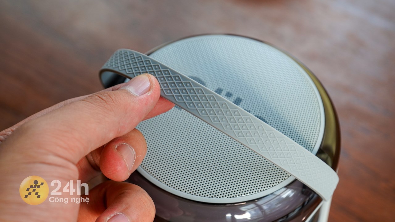 Cận cảnh phần quai xách của loa Olike S4. Cận cảnh phần quai xách của loa Olike S4.