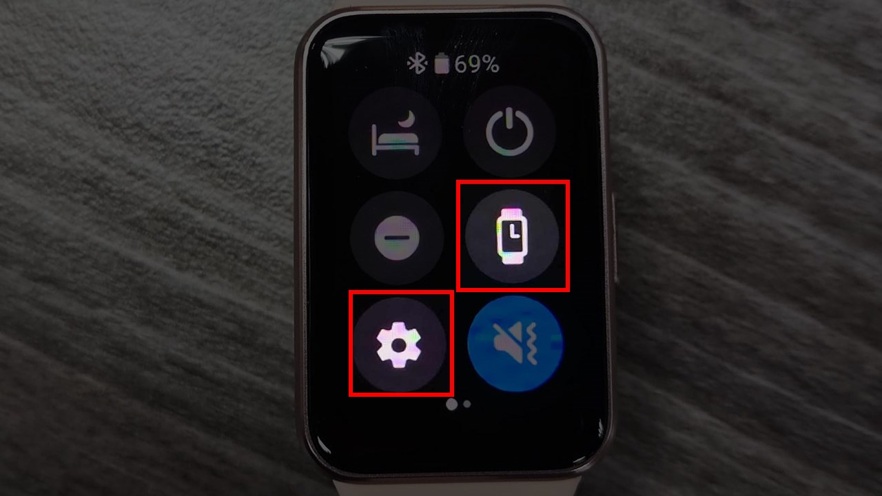 Cách mở Always on Display trên Galaxy Fit3