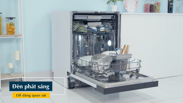 Đèn chiếu sáng giúp quan sát bên trong dễ dàng hơn