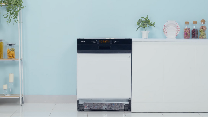 Mặt trước của cửa có các vị trí lắp đặt ốc vít cho vật liệu nội thất