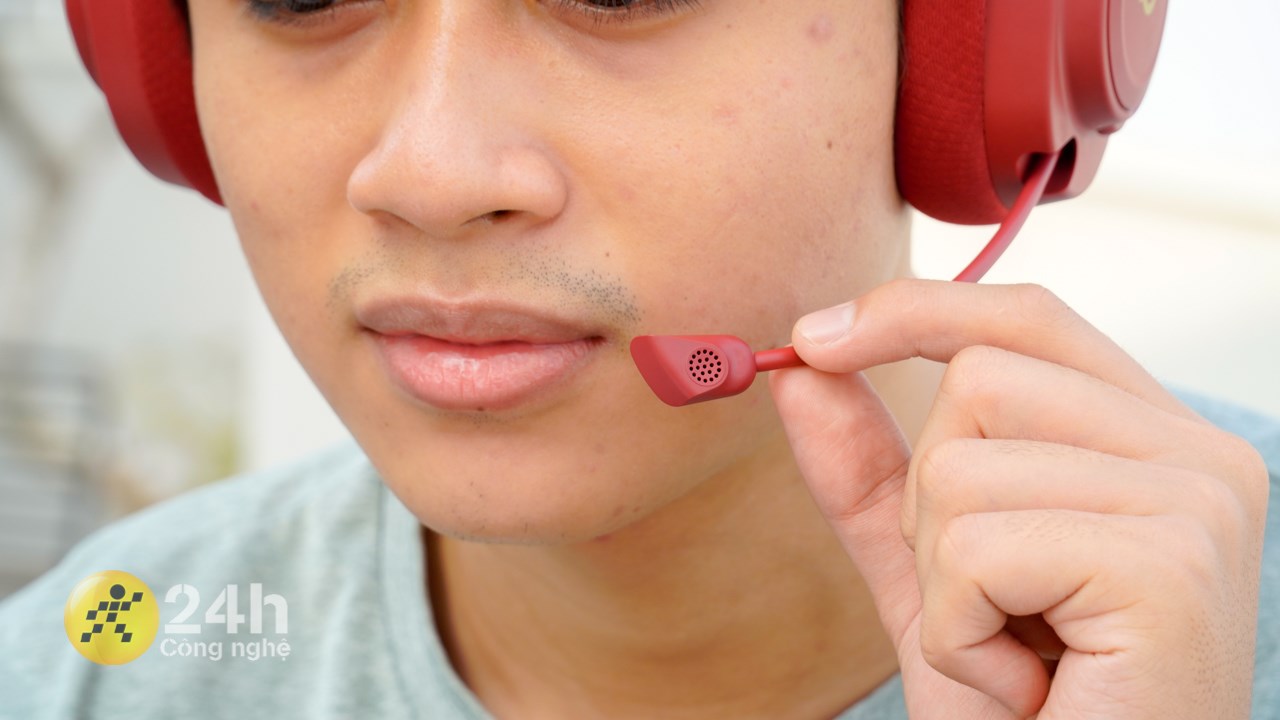 Micro của SteelSeries Arctis Nova 7 Dragon Edition có thể lọc tạp âm rất hiệu quả.