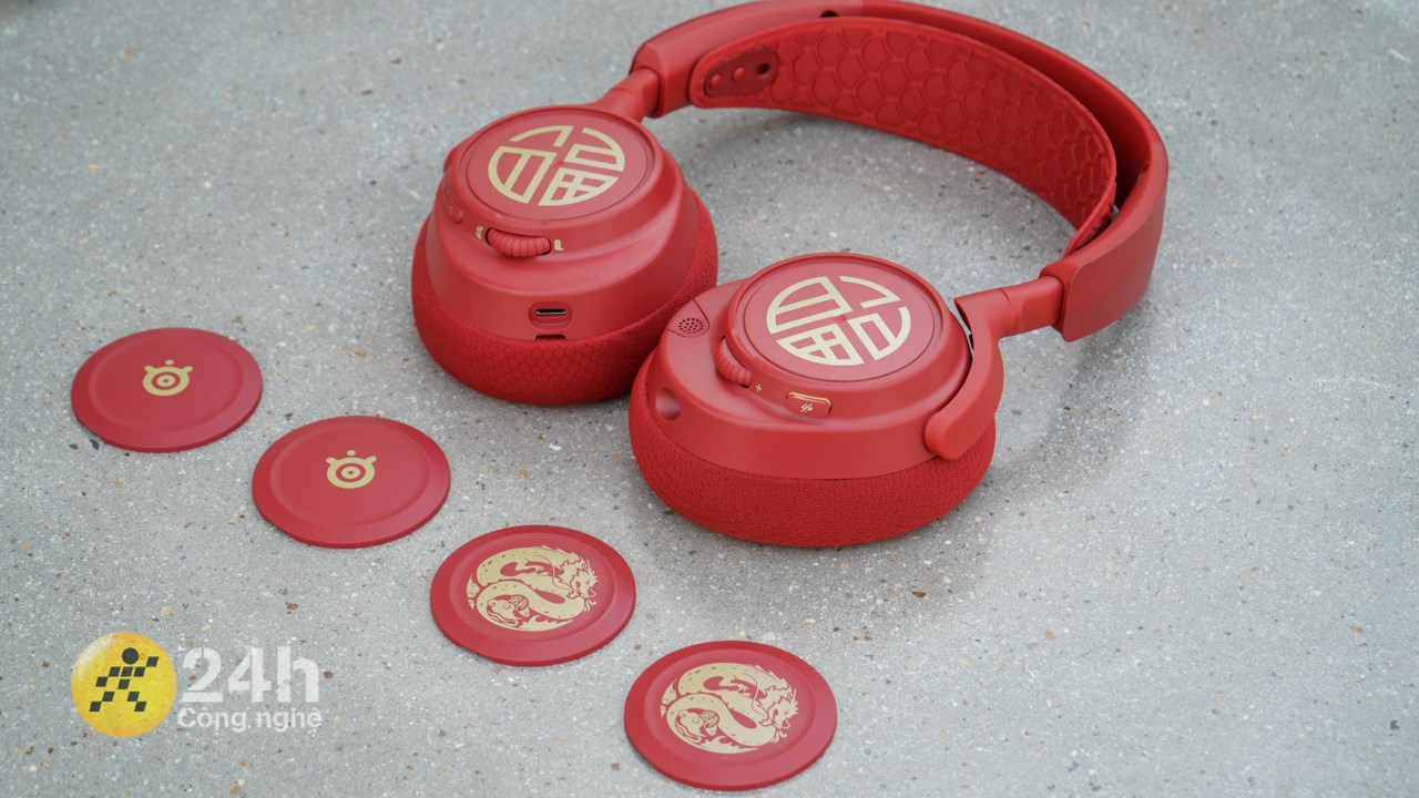 SteelSeries Arctis Nova 7 Dragon Edition còn có thể tùy chỉnh phần ốp ngoài để tăng tính cá nhân hóa của người dùng.