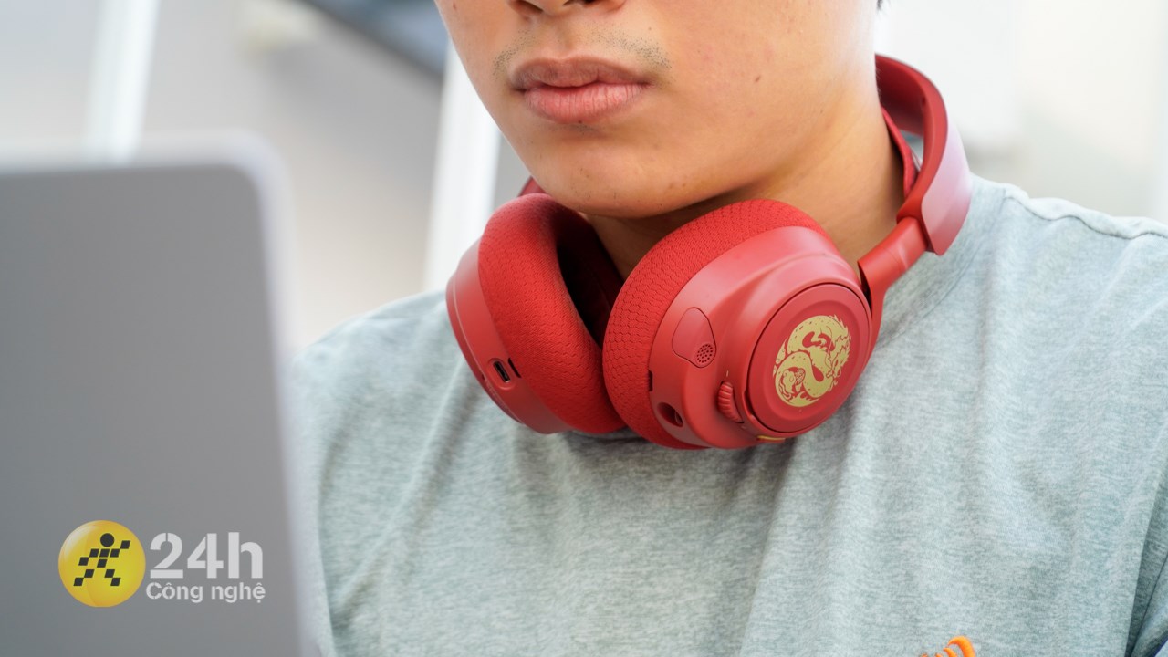 SteelSeries Arctis Nova 7 Dragon Edition có phần băng đô được thiết kế 2 tầng nên cho trải nghiệm đeo rất thoải mái.