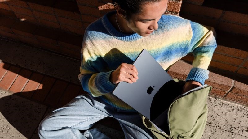 MacBook Air M3 có thiết kế đẹp, hiệu năng mạnh, phù hợp cho tác vụ thiết kế đồ họa, phần mềm