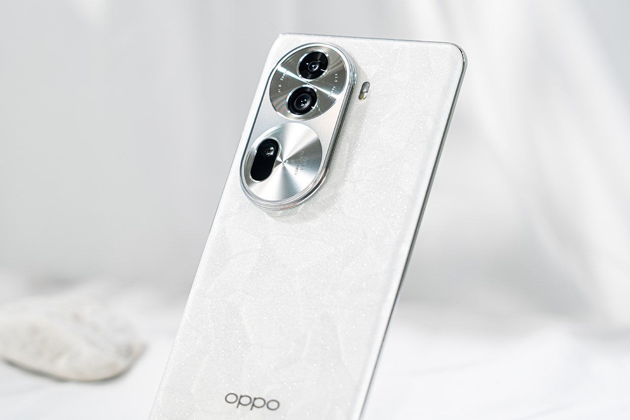 Mình kỳ vọng OPPO Reno12 Pro+ vẫn sẽ sử dụng kiểu dáng viền bo cong