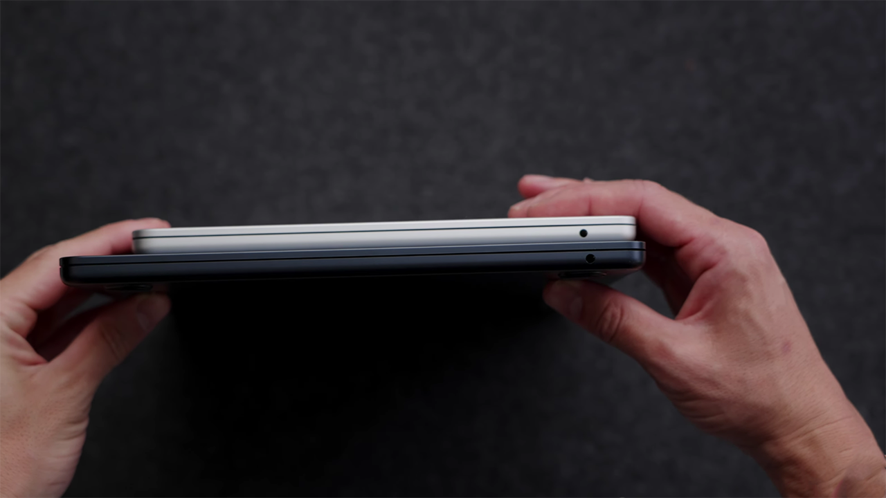 Cạnh phải của MacBook Air M3 chứa cổng âm thanh 3.5 mm. Nguồn: Karl Conrad.