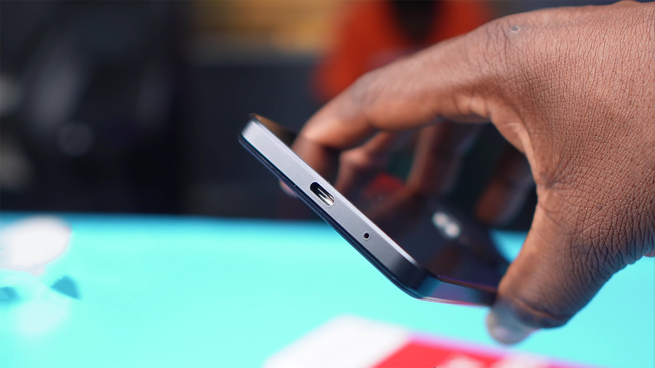 Cạnh đáy của Redmi A3 chứa mic và cổng sạc USB-C. Nguồn: MobileTechGist. Cạnh đáy của Redmi A3 chứa mic và cổng sạc USB-C. Nguồn: MobileTechGist.