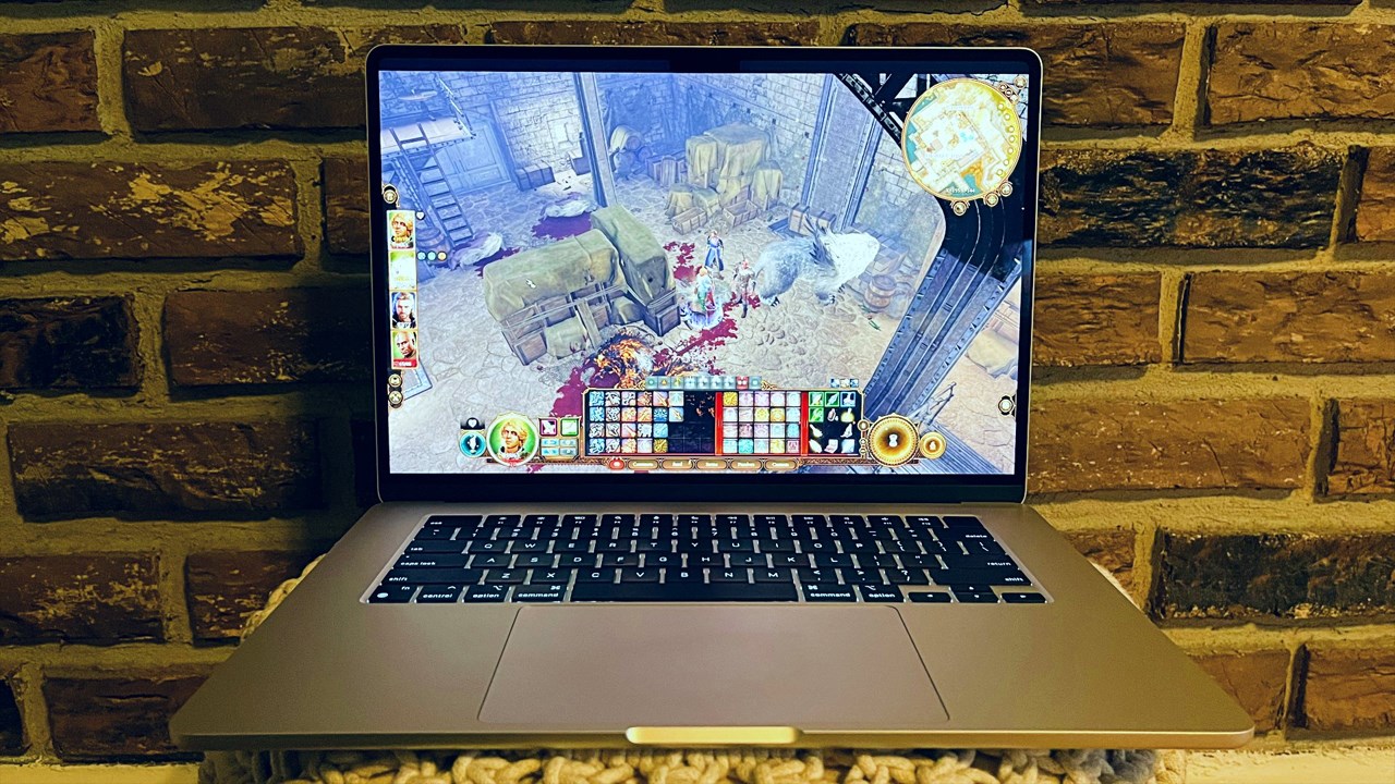 MacBook Air M3 được trang bị RAM 16 GB và ổ cứng lưu trữ 512 GB