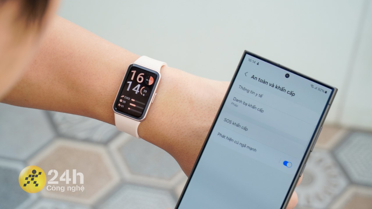 Các bạn có thể thiết lập liên hệ khẩn cấp tới người thân qua Galaxy Wearable