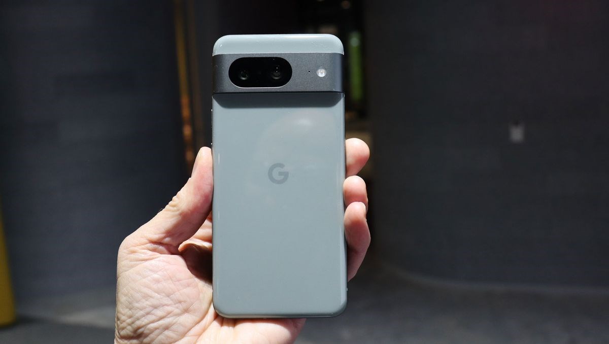 Đại diện Google cho biết Gemini Nano sẽ không được cung cấp cho các thiết bị Pixel 8 (Ảnh: TechRadar)