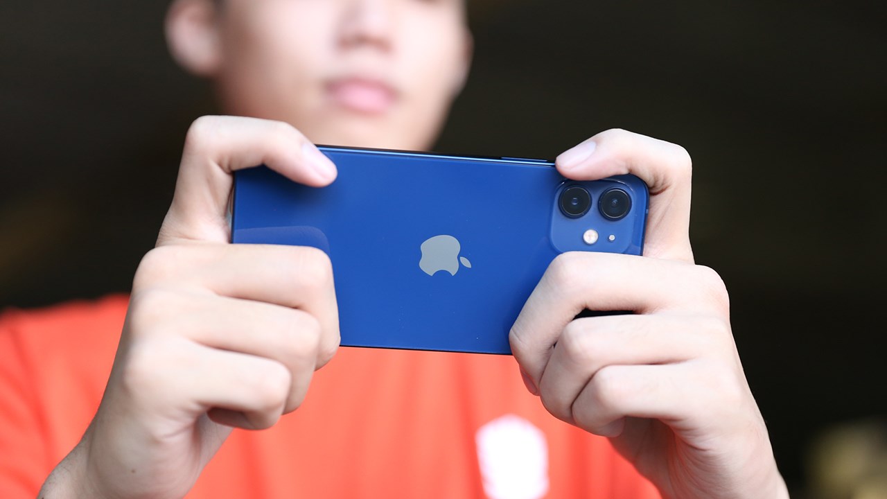 Thiết kế sang trọng, được lòng giới trẻ, iPhone 12 giá từ 12.09 triệu